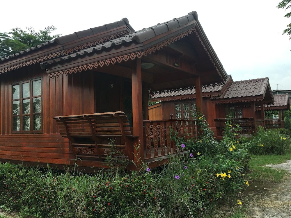 Baan Bangwua Resort,Bang Pakong>>Bang Bo,3 star