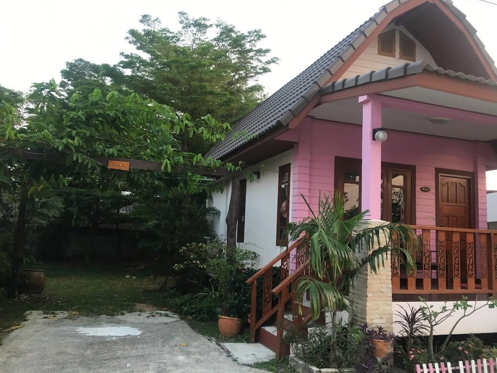 Baan Bangwua Resort,Bang Pakong>>Bang Bo,3 star