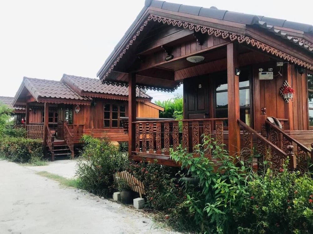Baan Bangwua Resort,Bang Pakong>>Bang Bo,3 star