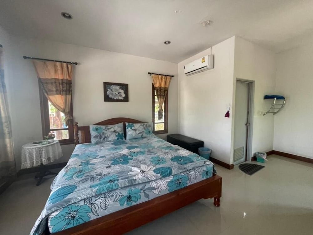 Baan Bangwua Resort,Bang Pakong>>Bang Bo,3 star
