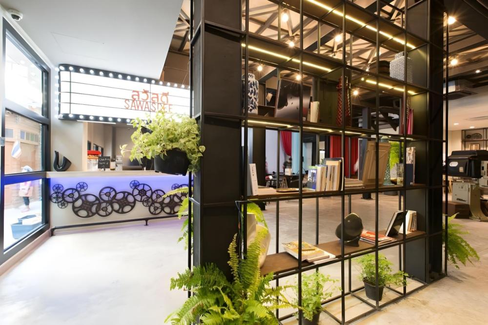 prince theatre heritage stay hostel silom