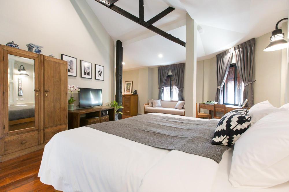 prince theatre heritage stay hostel silom