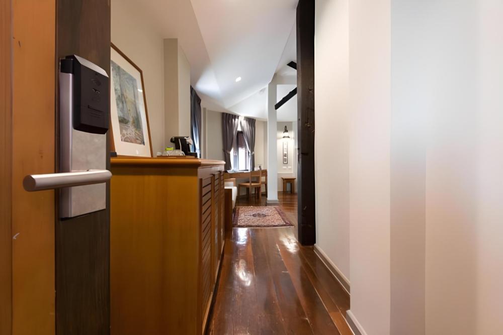 prince theatre heritage stay hostel silom