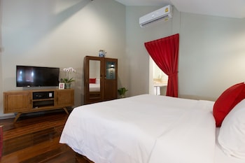 prince theatre heritage stay hostel silom