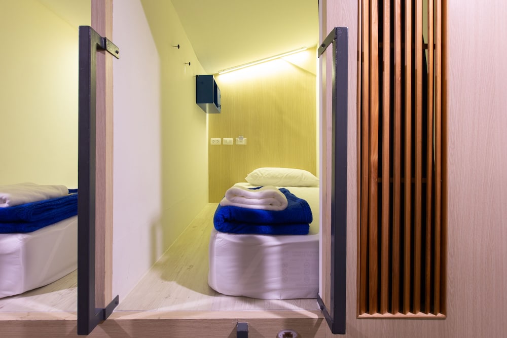 prince theatre heritage stay hostel silom