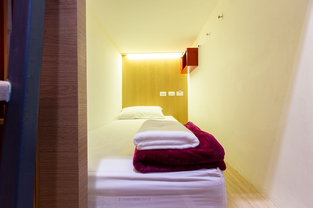 prince theatre heritage stay hostel silom