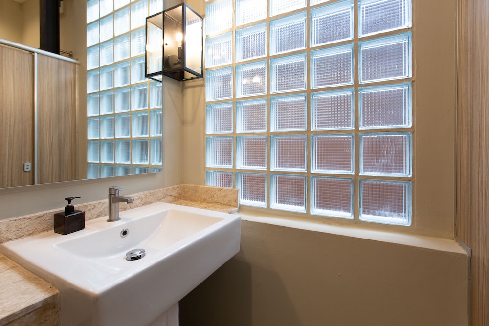 prince theatre heritage stay hostel silom