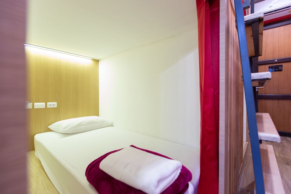 prince theatre heritage stay hostel silom