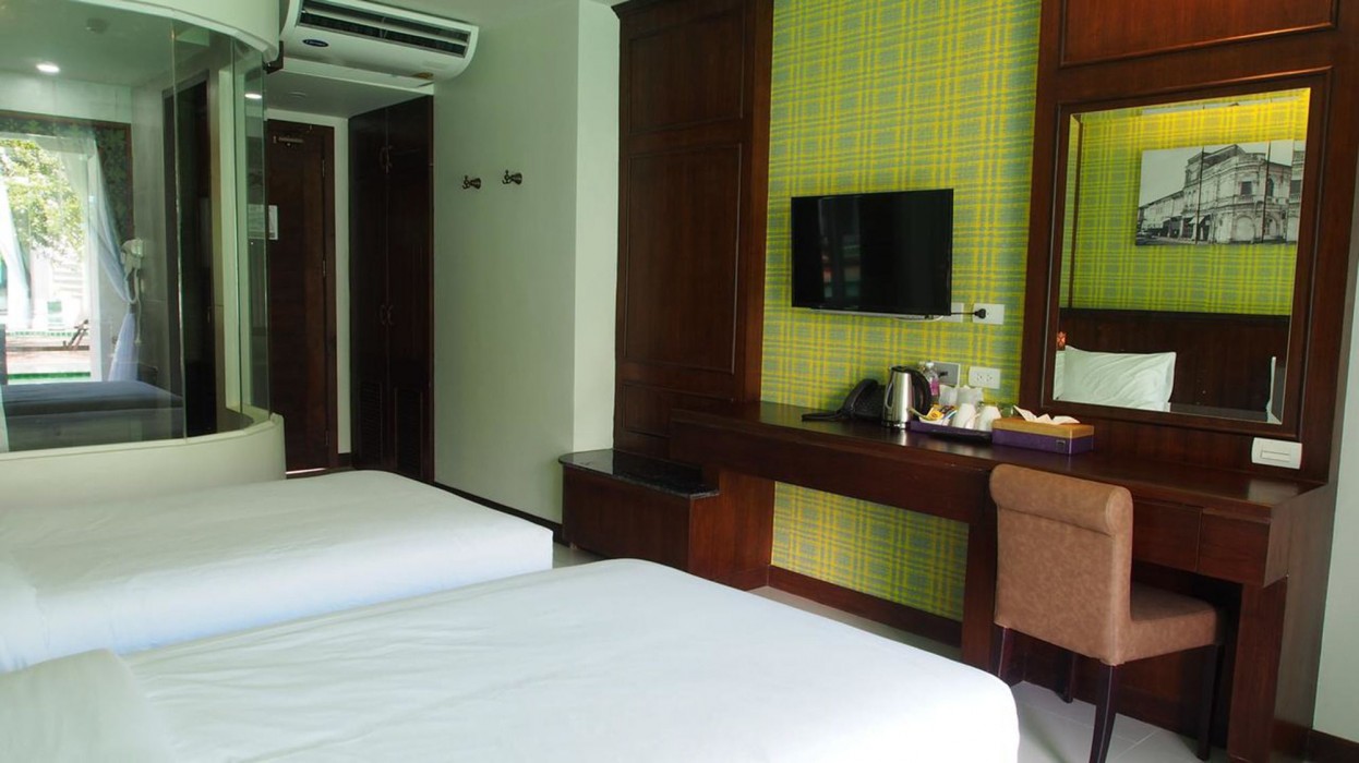 supicha pool access hotel