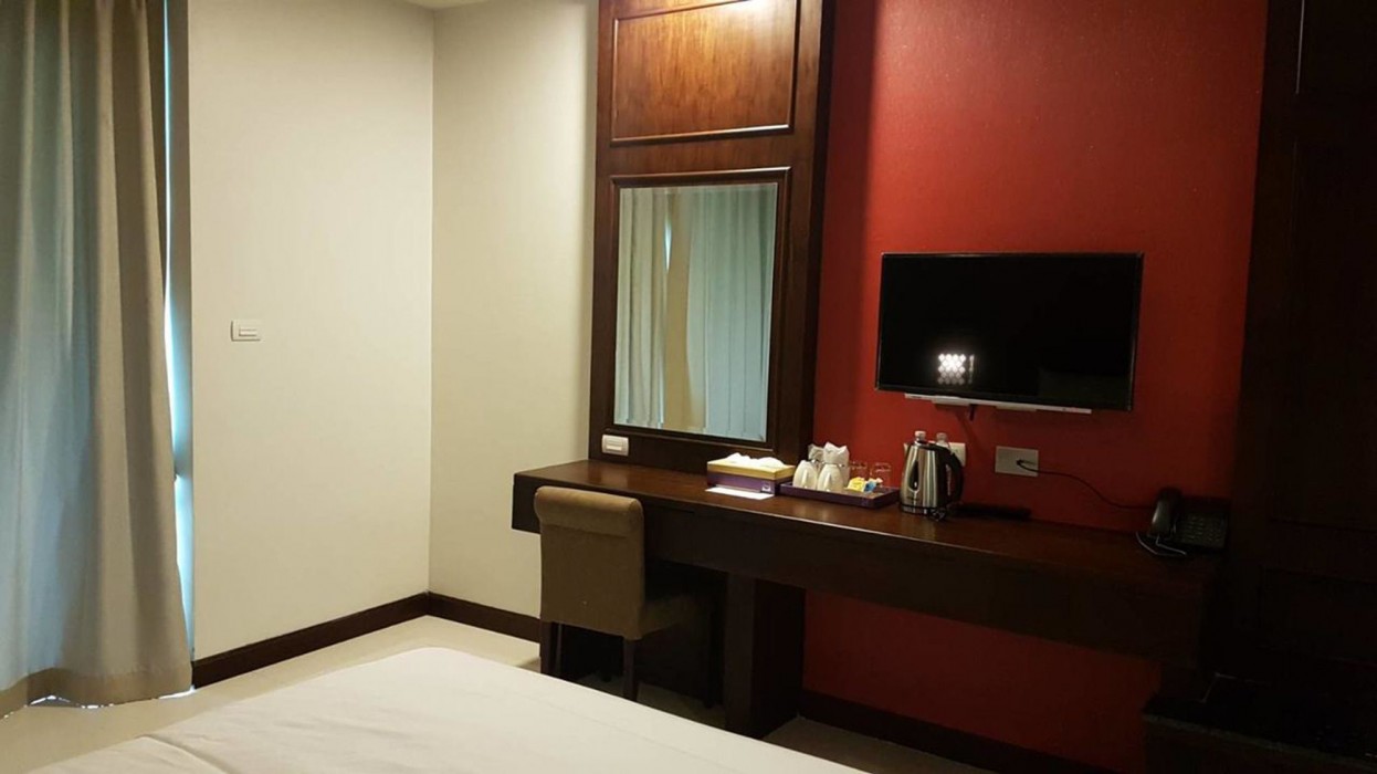 supicha pool access hotel