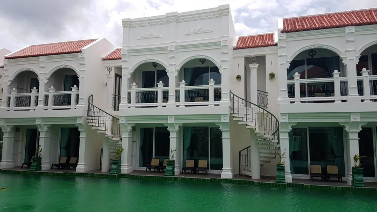 supicha pool access hotel