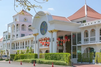 supicha pool access hotel