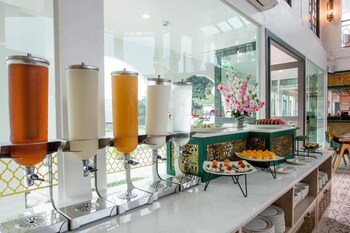 supicha pool access hotel