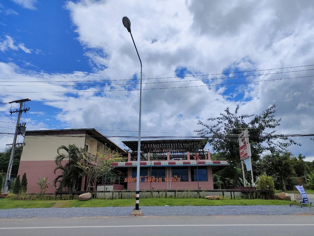 rapeepong resort nanthai