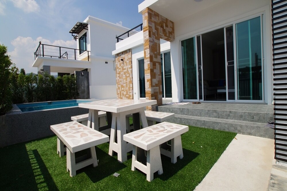 baan rolita pool villa hua hin