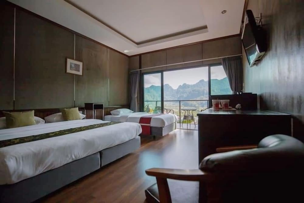 blue mountain phangnga resort