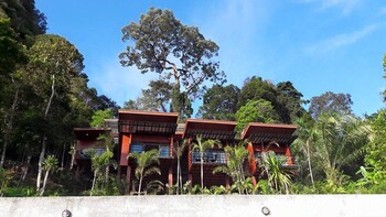 blue mountain phangnga resort