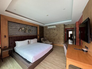la isla pranburi beach resort