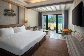 la isla pranburi beach resort