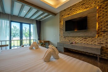 la isla pranburi beach resort