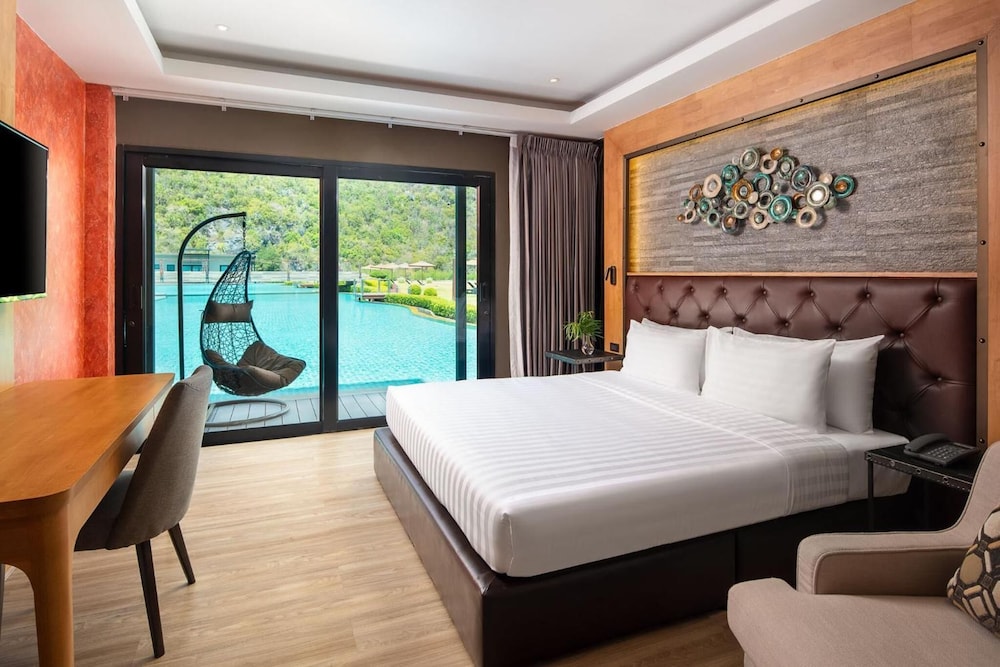 la isla pranburi beach resort