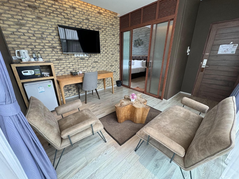 la isla pranburi beach resort