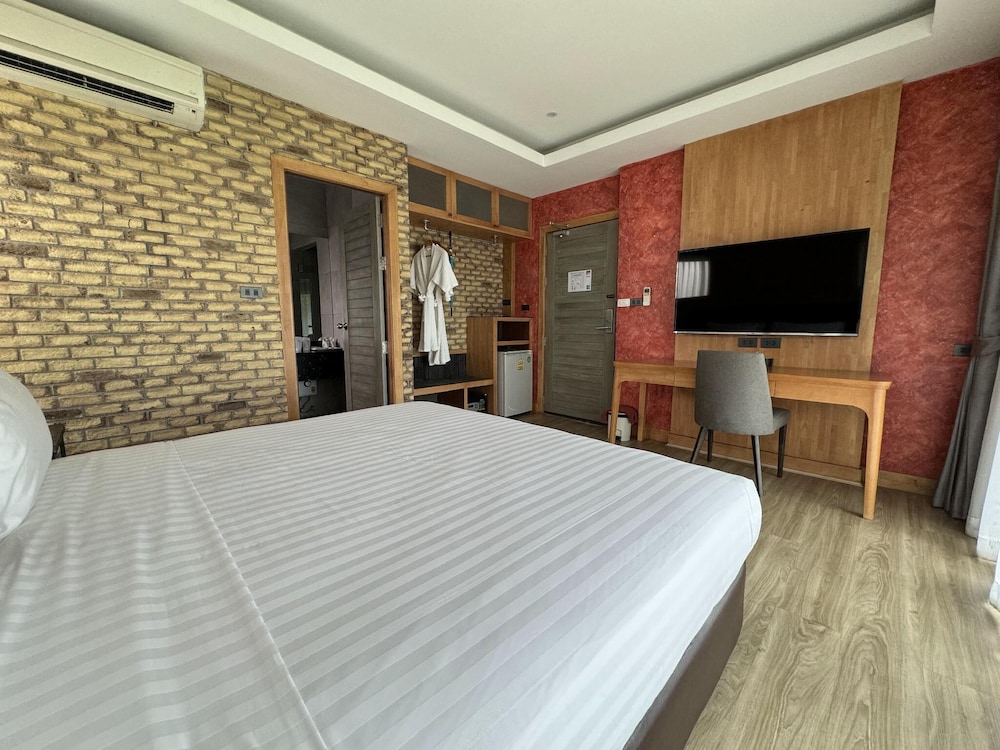 la isla pranburi beach resort