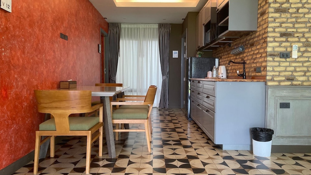 la isla pranburi beach resort