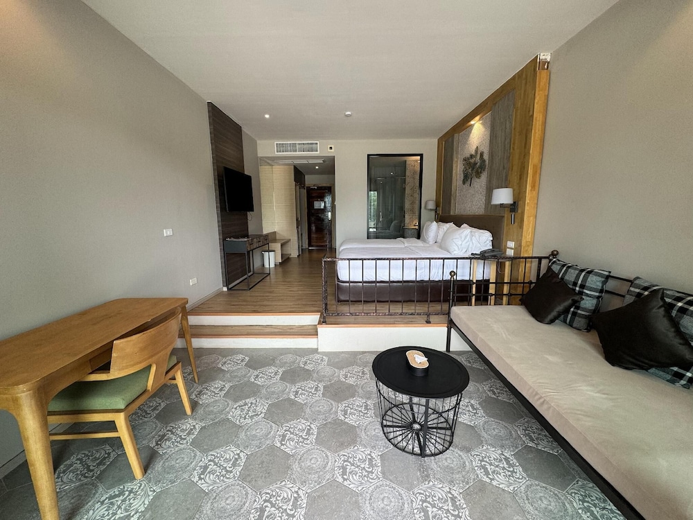 la isla pranburi beach resort