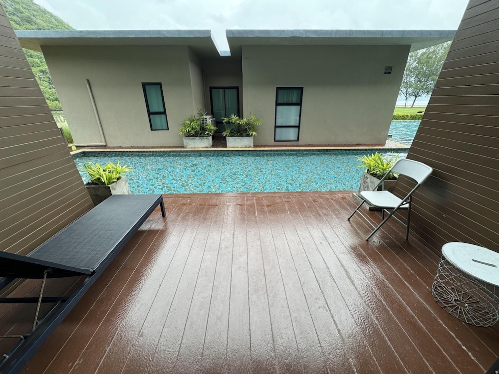 la isla pranburi beach resort