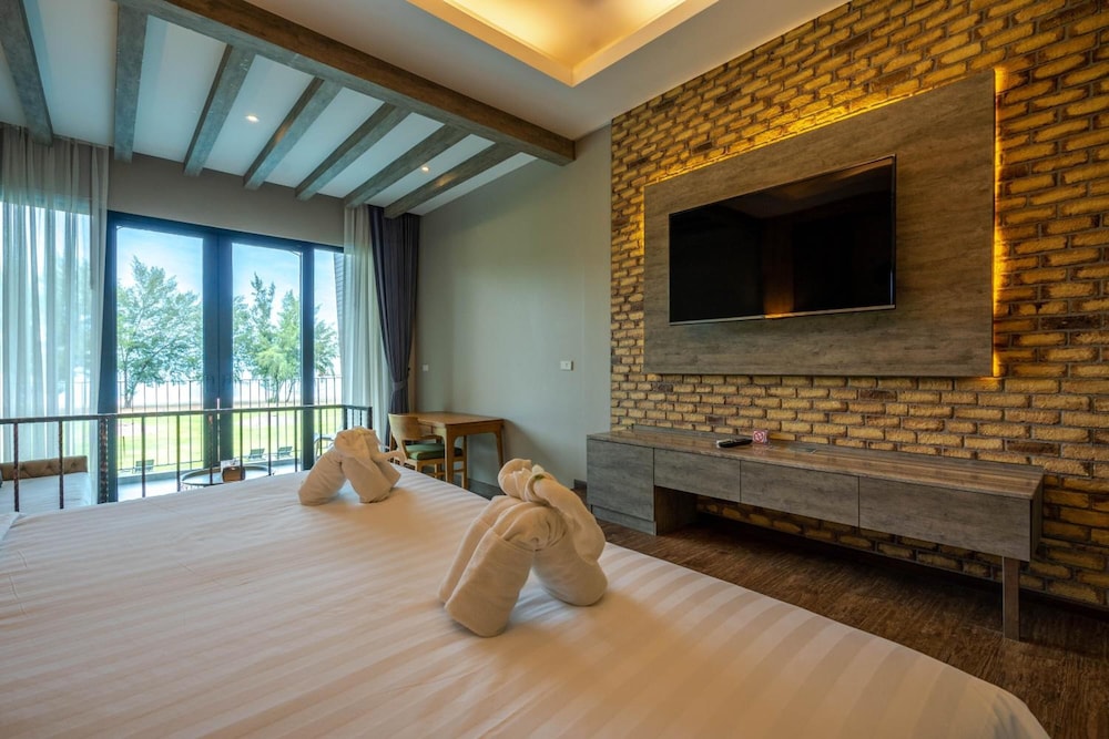 la isla pranburi beach resort