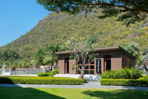 la isla pranburi beach resort