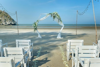 la isla pranburi beach resort