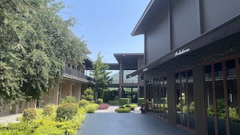 la isla pranburi beach resort