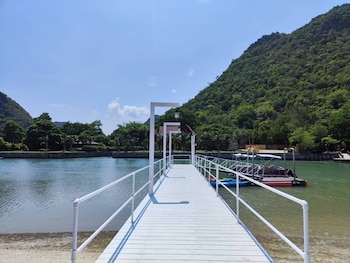 la isla pranburi beach resort