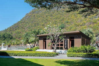 la isla pranburi beach resort