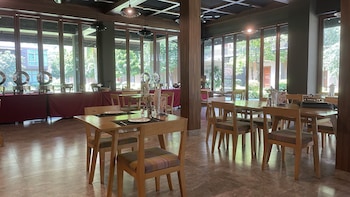 la isla pranburi beach resort