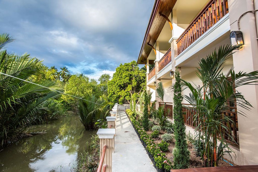 oh amphawa boutique resort
