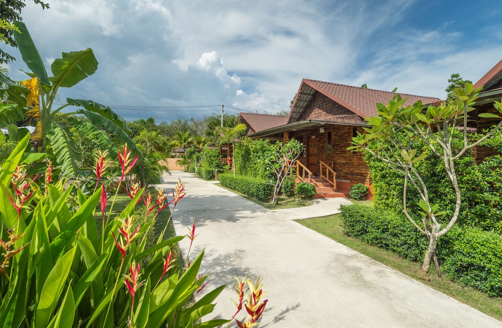 pinthong aonang villa