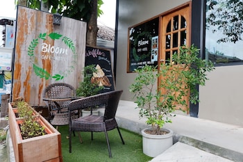 Bloom Cafe & Hostel Lipe