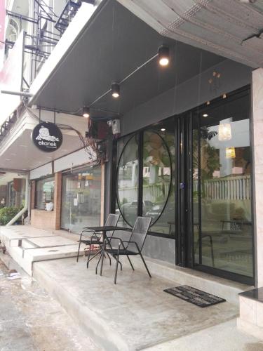 ekanek hostel bangkok adults only