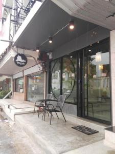 ekanek hostel bangkok adults only