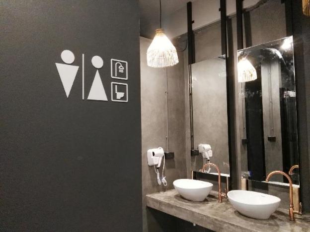 ekanek hostel bangkok adults only