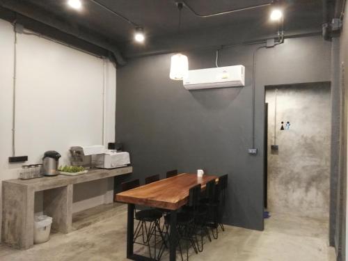 ekanek hostel bangkok adults only