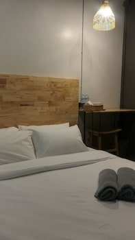 ekanek hostel bangkok adults only