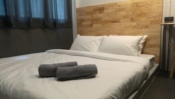 ekanek hostel bangkok adults only