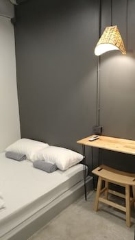 ekanek hostel bangkok adults only