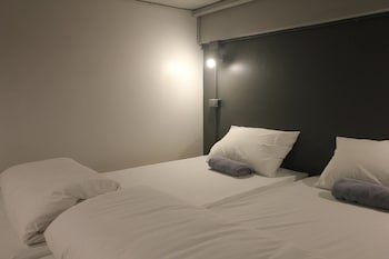 ekanek hostel bangkok adults only
