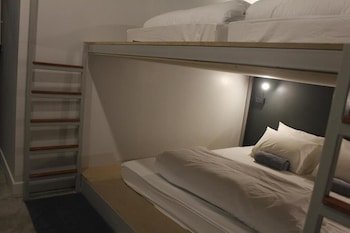 ekanek hostel bangkok adults only