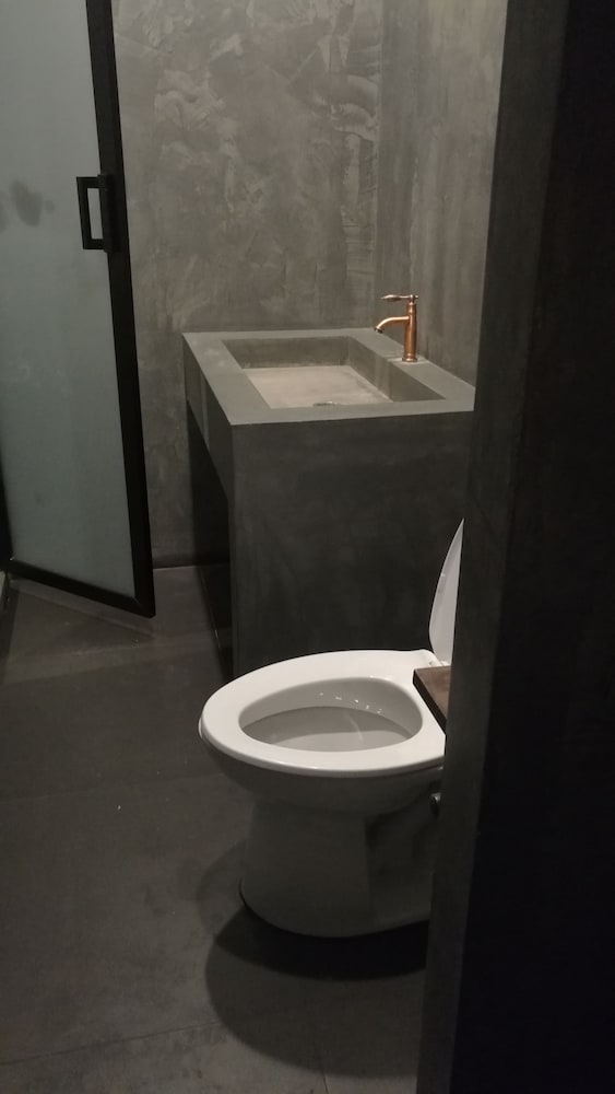 ekanek hostel bangkok adults only